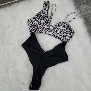 Qinsen tummy control one piece swimsuit. Animal Print and black. Size XL…